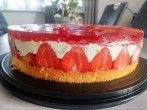 Erdbeer-<strong>Waldmeistertorte</strong>