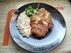 Schweinekamm-Schnitzel mit Apfel-Kartoffelsalat