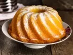 Zitronen-Rührkuchen als Gugelhupf