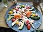 Low Carb-Salat mit Black Tiger <strong>Garnelen</strong> und Burrata Creme
