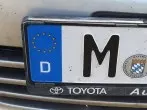 Rasierschaum gegen Fliegendreck auf dem Nummernschild