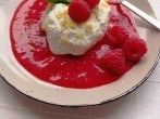 <strong>Ricotta</strong>-Nachspeise mit Himbeeren