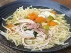 Hausgemachte Hühnersuppe aus der Heißluftfritteuse