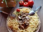 Schnelle Spaghetti mit Kokosmilch und Pilzen