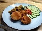 Panierte Göttinger Wurst mit Bratkartoffeln