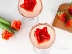 Rosen-Eiswürfel aus Erdbeeren