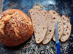 <strong>B&auml;cker</strong>-Brot mit Joghurt-Kruste