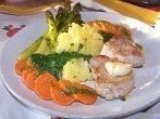<strong>Schweinemedaillons</strong> an Spargel, Spinat und Schwenk-Kartoffel