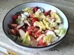 Salat mit Gemüse und Obst