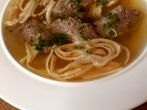 Fl&auml;dlesuppe mit <strong>Leberkl&ouml;&szlig;chen</strong>