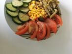 Bunte <strong>Salatbowl</strong> mit bayrischem <strong>Senf</strong>-Dressing