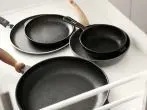 Pfannen richtig reinigen: einfache Hausmittel und Tipps