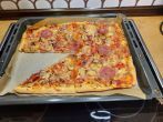 Familienpizza vom Blech - einfach und schnell