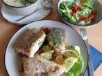 Hamburger Pannfisch mit Senfsauce und Bratkartoffeln