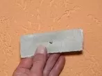 Kleine Nägel einschlagen ohne Schmerzen
