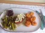 Gebratene H&auml;hnchenbrust mit Fr&uuml;hlingsgem&uuml;se