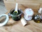 Liebst&ouml;ckel-Pesto mit Pistazien selber machen
