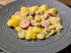 Dicke Bohnen mit Kartoffeln untereinander