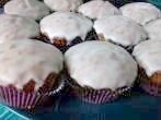 R&uuml;bli-<strong>Muffins</strong> mit <strong>Zitronenglasur</strong>