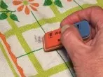 Kugelschreiberflecken auf Kleidung entfernen
