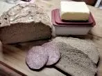Brot mit Weizen-, Roggen- und Dinkelmehl