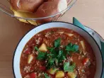 Puszta-Topf mit Speckwürfeln