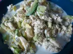 Haferflockenmüsli mit Banane und Avocado
