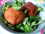 <strong>Panierte</strong> Eier mit Feldsalat