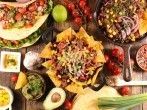 Leckerer Nacho-Salat (mexikanischer Schichtsalat)