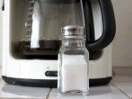 Bitteren <strong>Kaffee</strong> mit Salz wieder genie&szlig;bar machen
