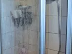 Glas-Duschkabine sauber mit Klarspüler