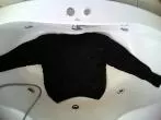 Eingelaufenen Pullover dehnen