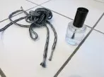 Schnürsenkel länger haltbar mit Nagellack