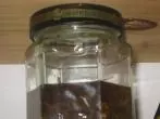 Krimskrams etc. übersichtlich ordnen in aufgehängten Schraubgläsern
