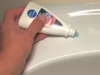 Rostflecken auf Badkeramik: Perlweiss