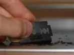 Reinigen von Glaskeramikfeldern mit Rasierklingen