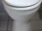 Hartnäckiger Kalk in Toilette weg - in 5 Minuten