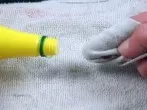 Flecken von hellem Teppich entfernen mit Zitronensaft