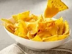 Tortilla-Chips mit Käse aus der Mikrowelle