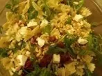 Mediterraner Nudelsalat mit Rucola