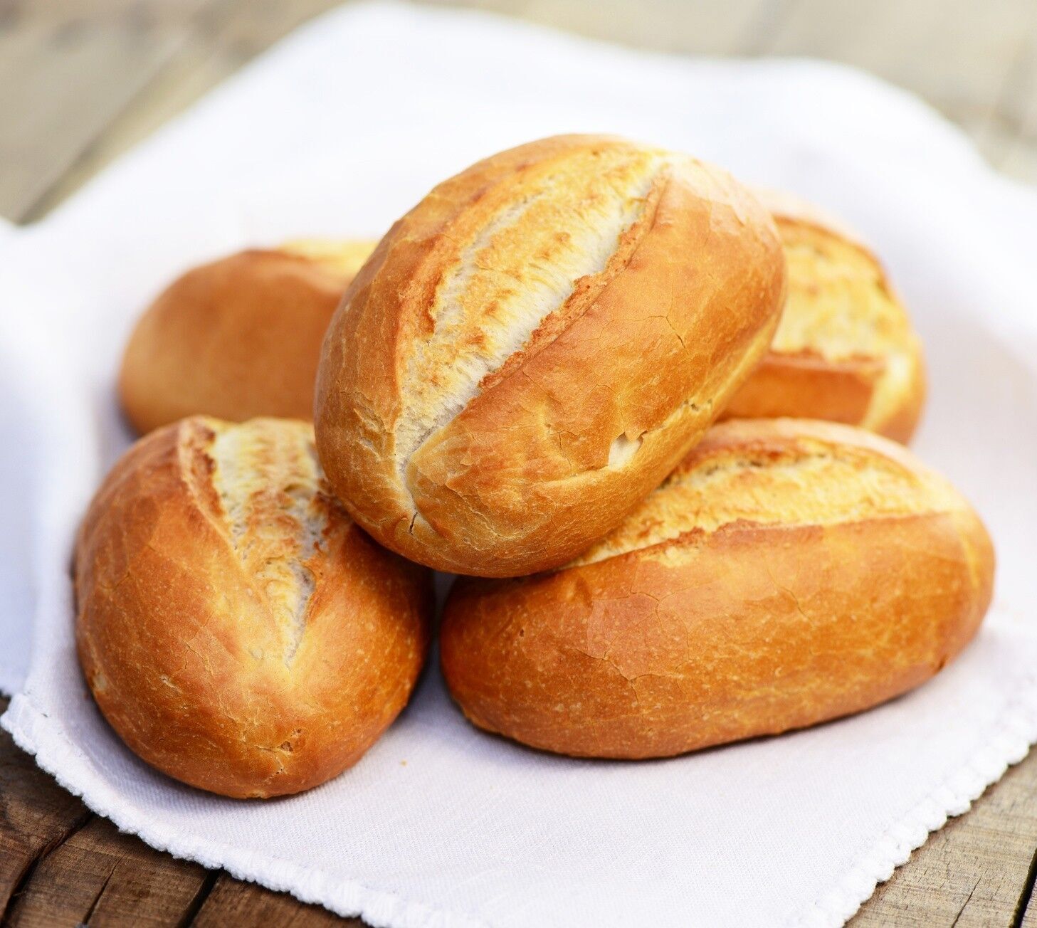 Rezept: Ältere Brötchen wieder frisch und knackig | Frag Mutti