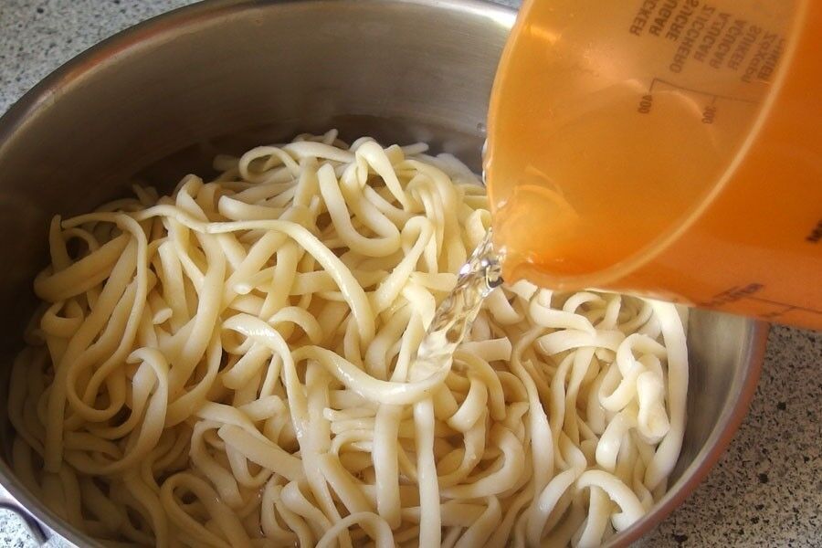 Verklebte Spaghetti / Nudeln bekommt man wieder locker | Frag Mutti