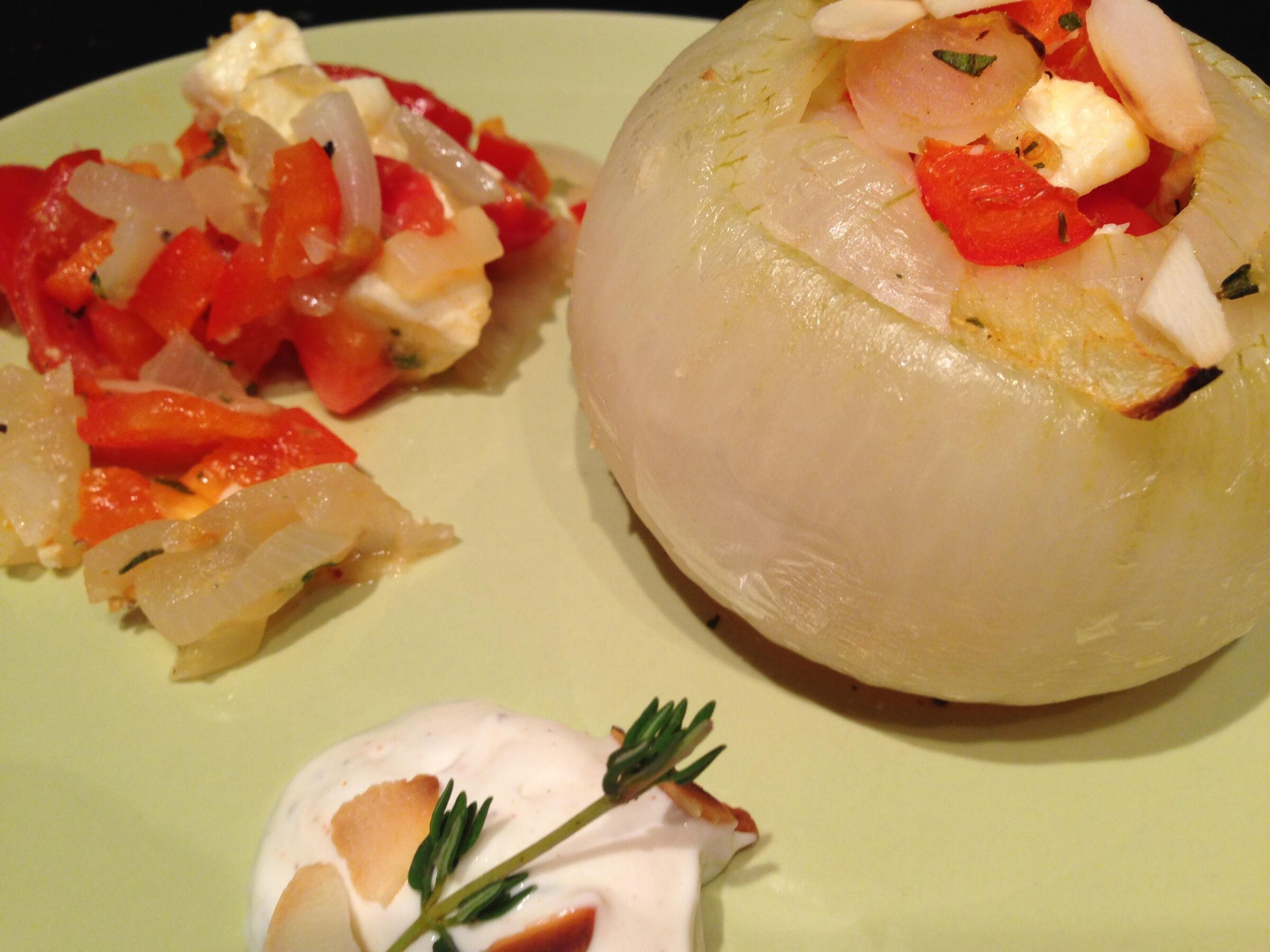 Rezept: Gefüllte Gemüsezwiebeln mit Schafskäse - vegetarisch