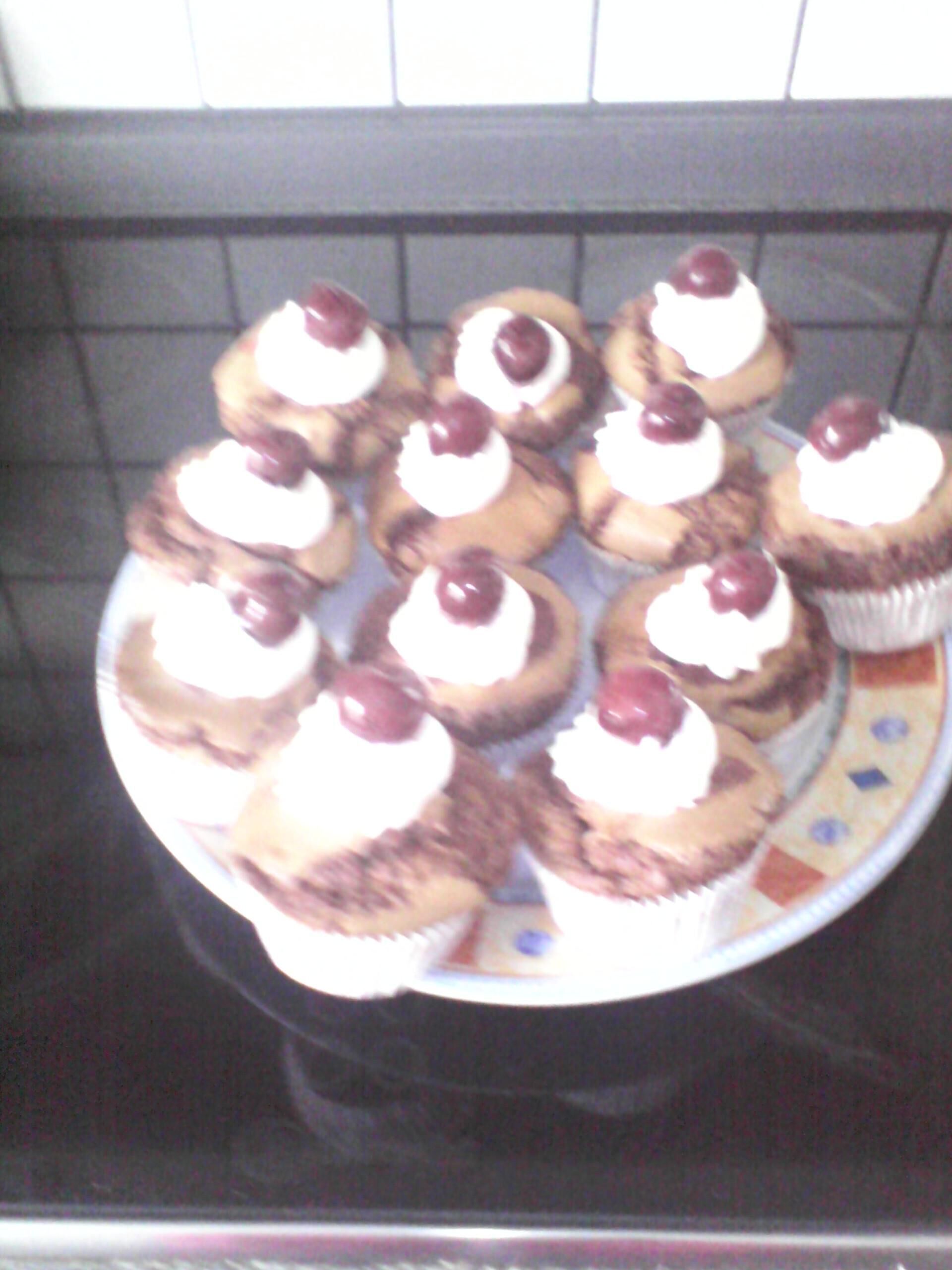 Rezept: Schoko-Cupcakes mit Kirschen | Frag Mutti
