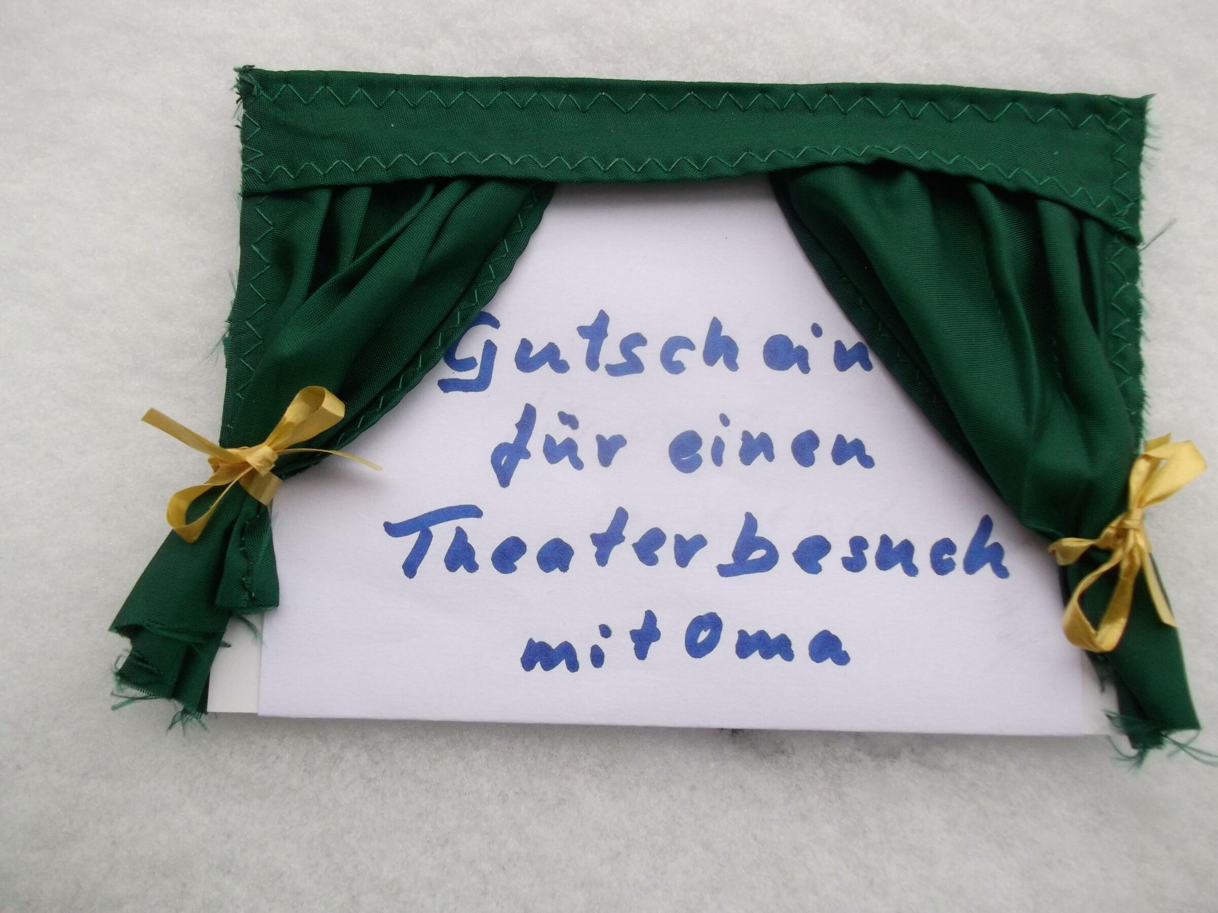 Geschenk Gutschein für Theaterbesuch Frag Mutti