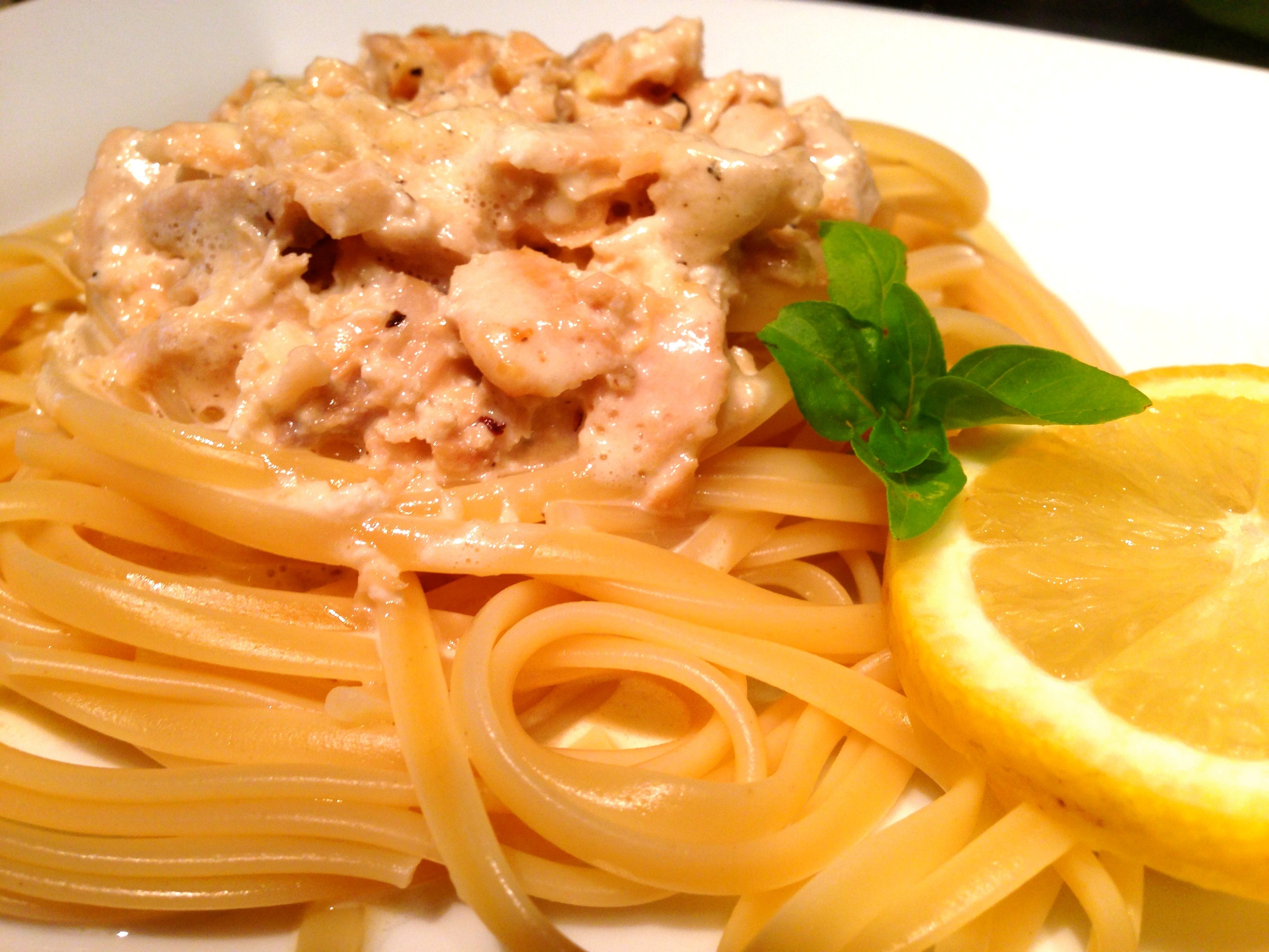 Rezept: Spaghetti in italienischer Lachs-Sahnesoße - einfach &amp; lecker