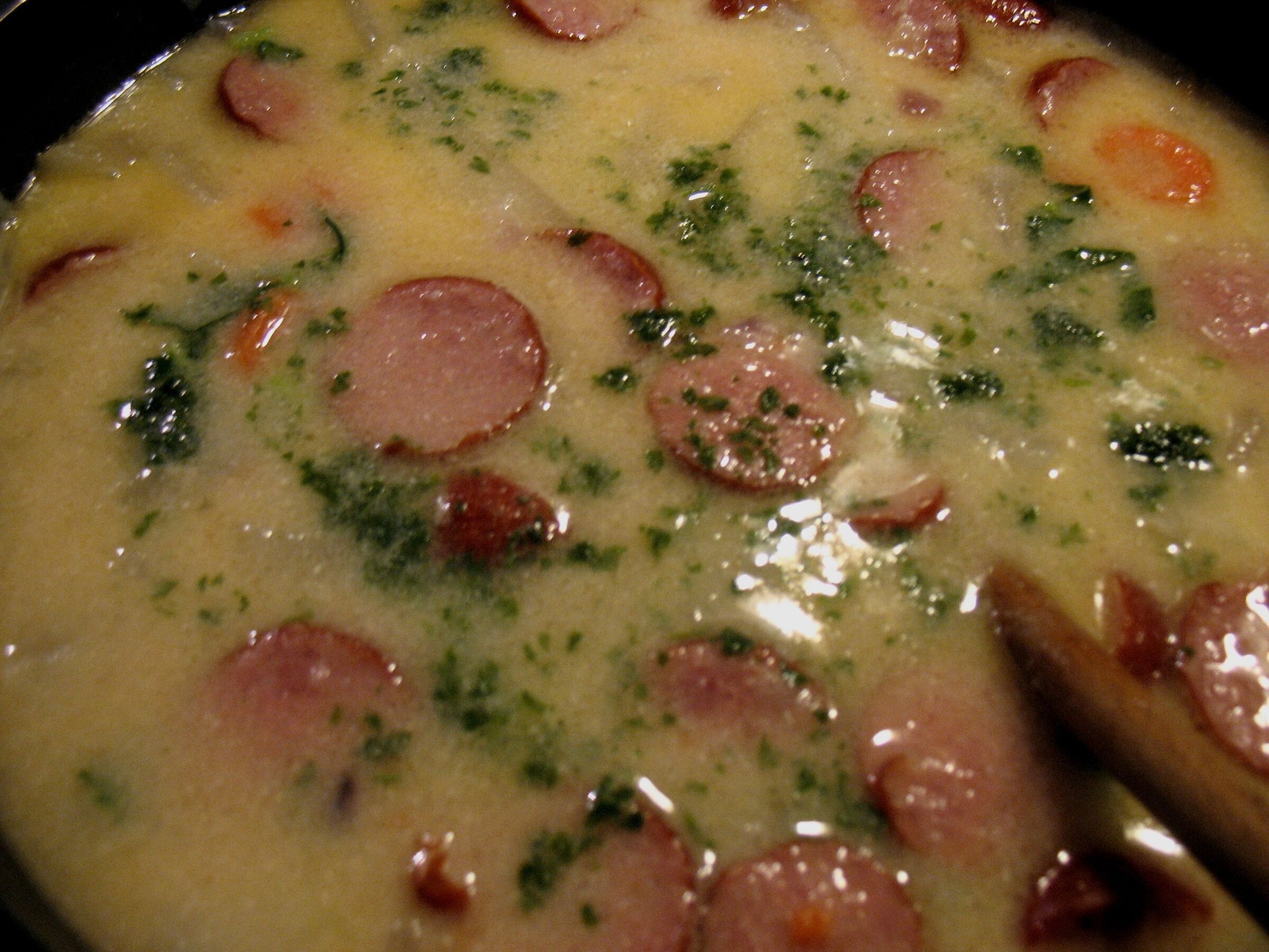 Rezept: Bunte Kohlrabi-Möhren-Suppe mit Cabanossi | Frag Mutti