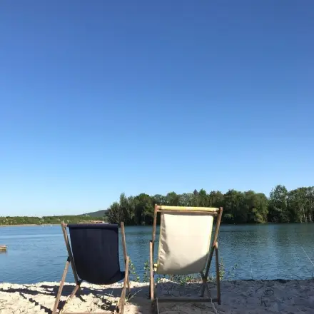 Kühles Bier am See