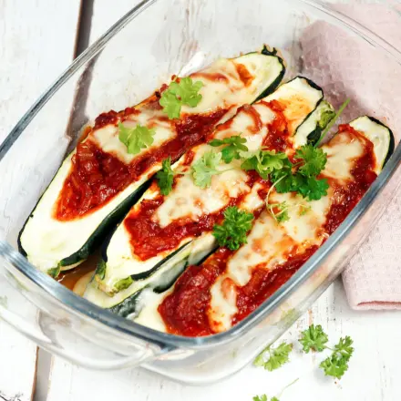 Zucchini-Zwiebel-Schiffchen