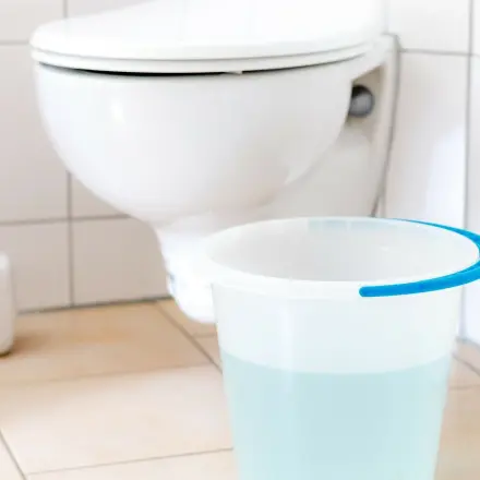 Badewasser für die Toilette